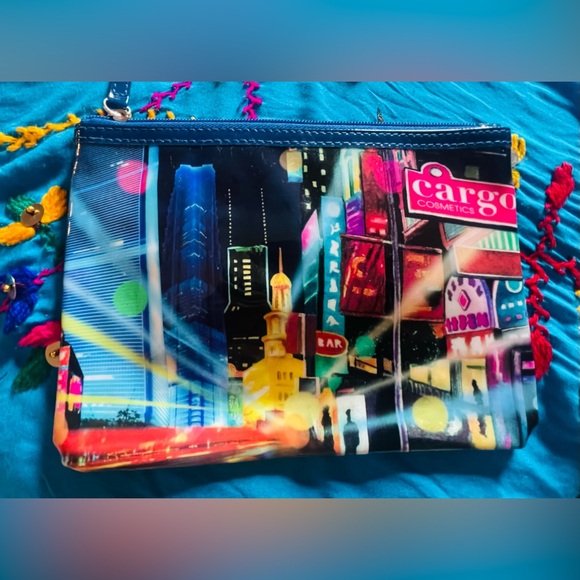 Vivid Cargo cosmetics zip up cosmetic bag. Message to approximately 8 x 6“. GUC - Picture 1 of 8